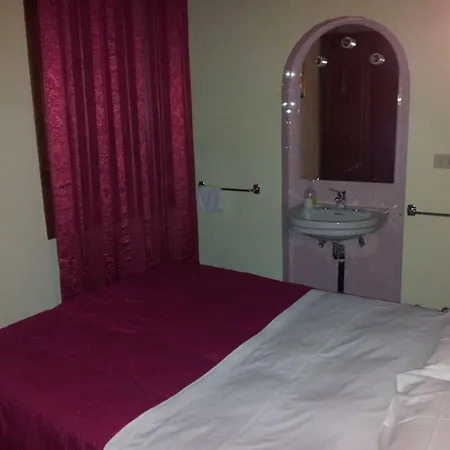 Casa Linger Hotel *